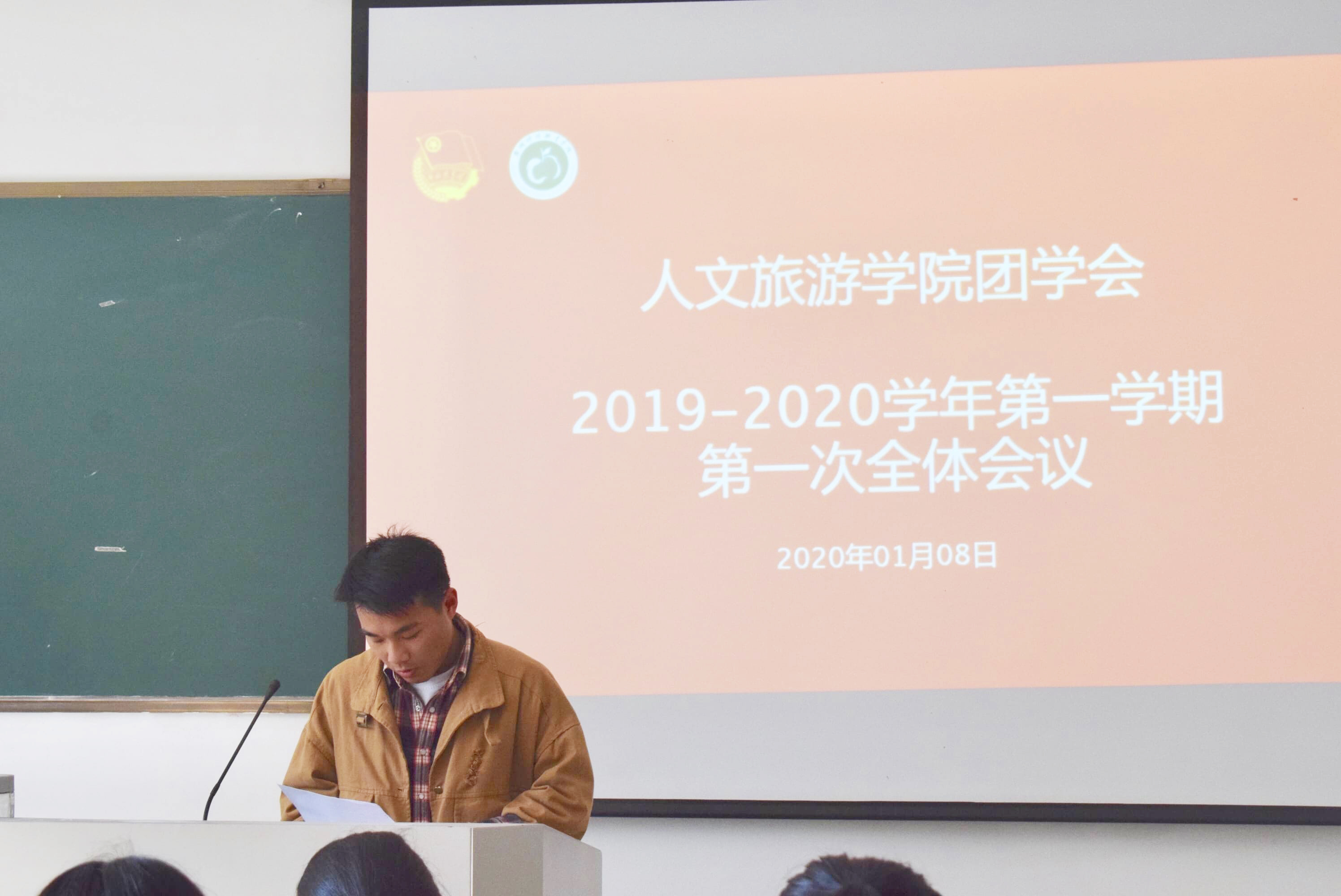 图01-学长讲话.jpg