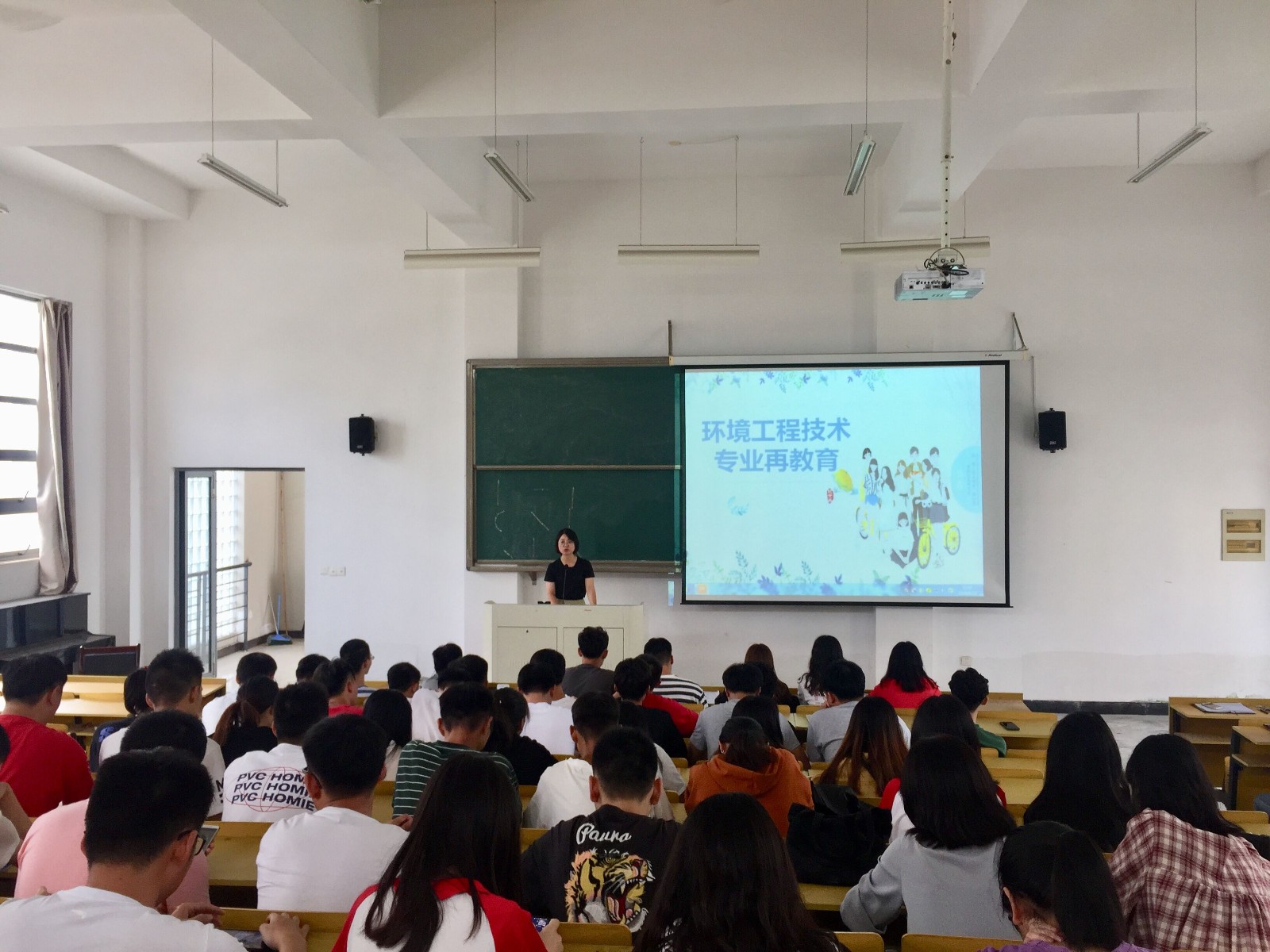 2大三专业再教育活动-金晶作介绍.jpg
