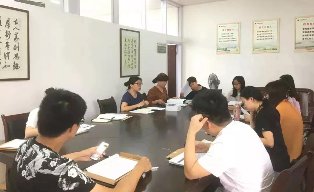 班主任1.jpg 班主任1.jpg