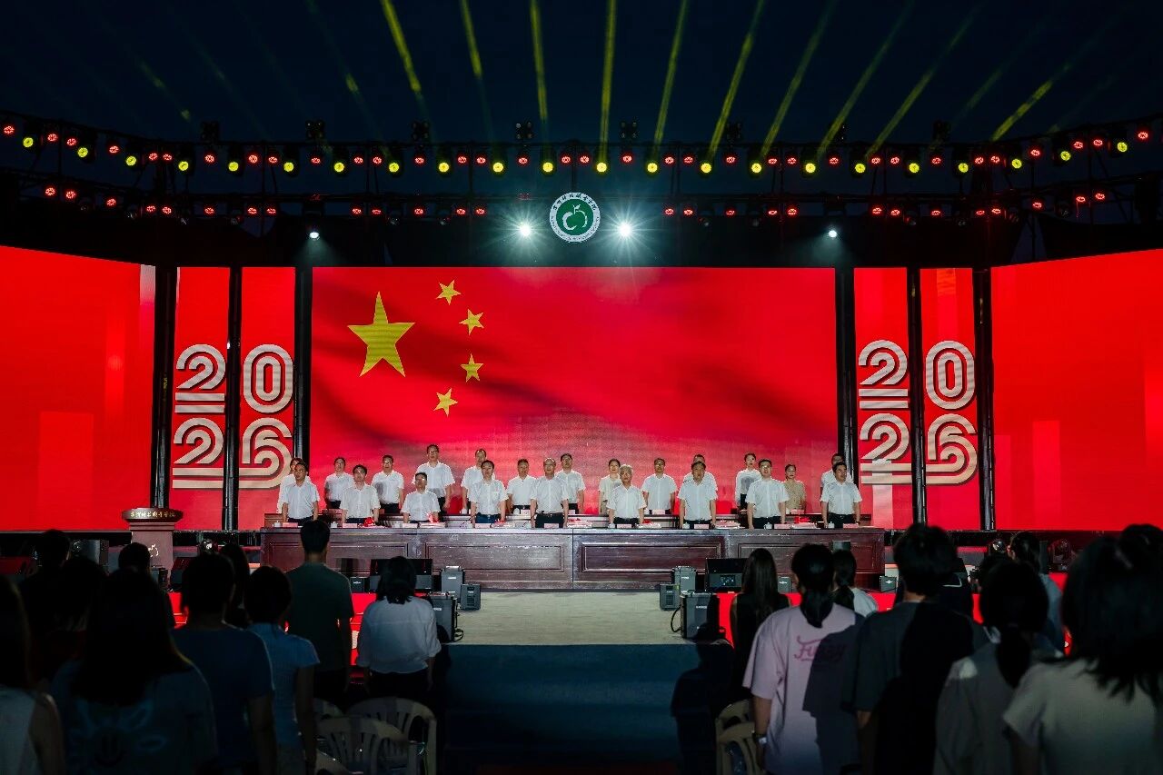 毕业2.jpg 毕业2.jpg