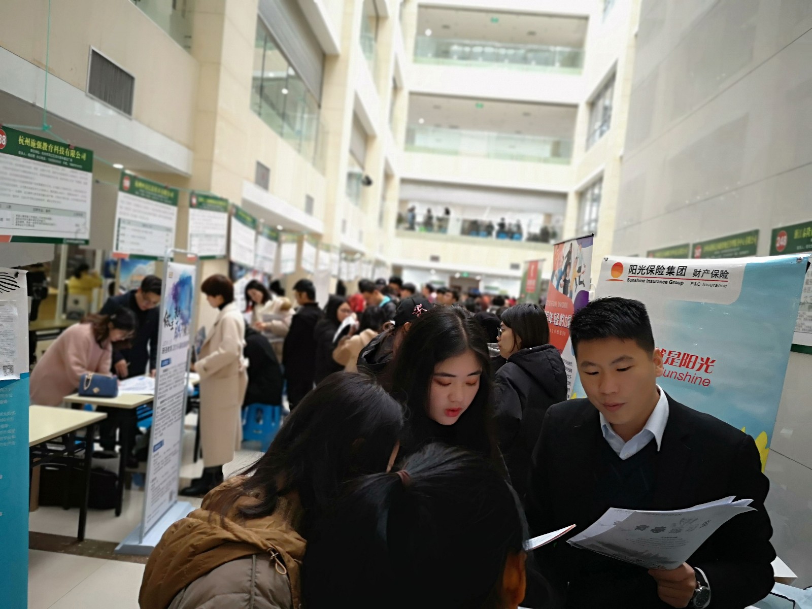招聘会1-校招.jpg 招聘会1-校招.jpg