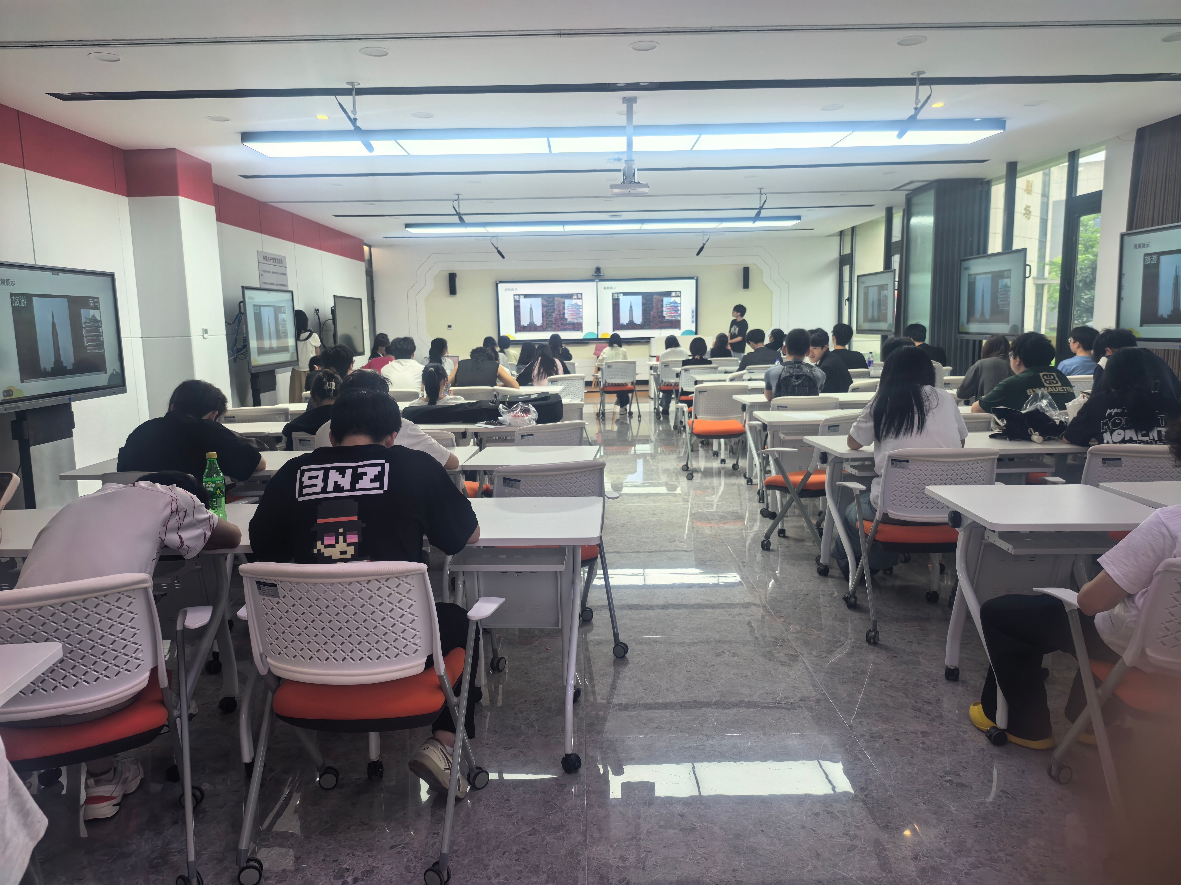 刘慧调研照片(1).jpg 刘慧调研照片(1).jpg