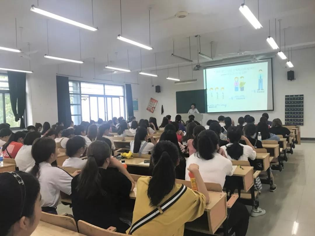 旅游管理专业介绍会2.jpg 旅游管理专业介绍会2.jpg