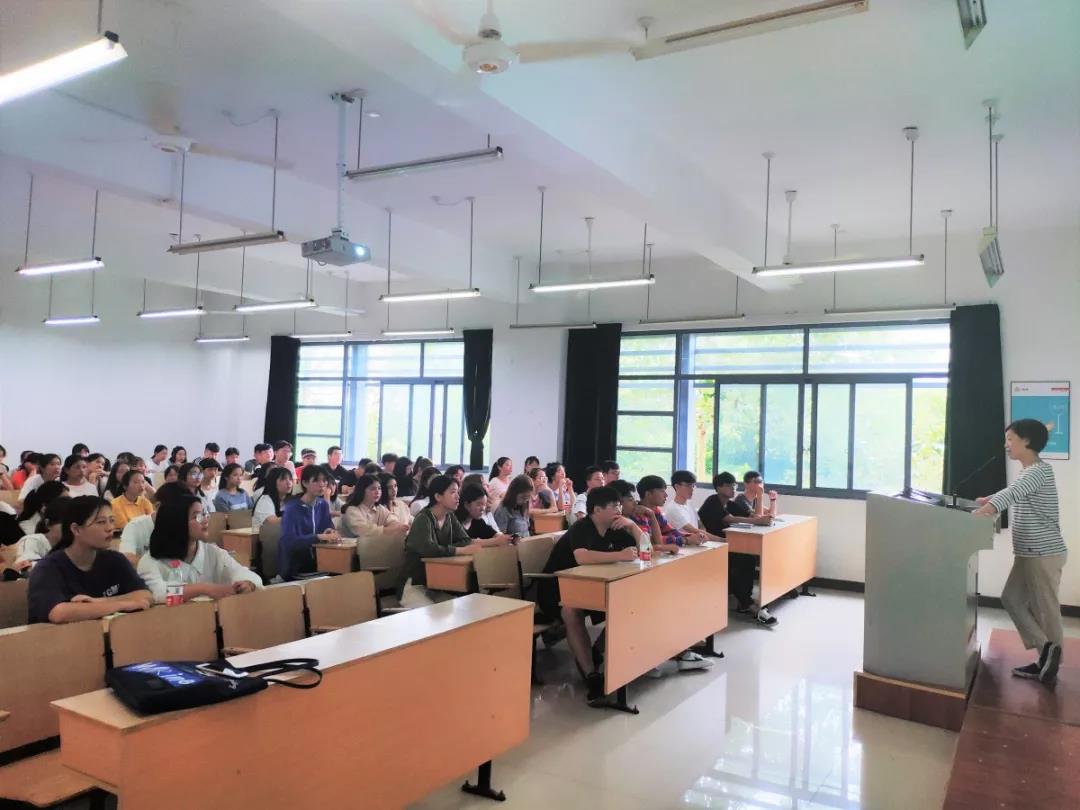 旅游管理专业介绍会.jpg 旅游管理专业介绍会.jpg