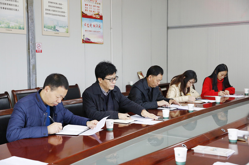 学校领导.jpg
