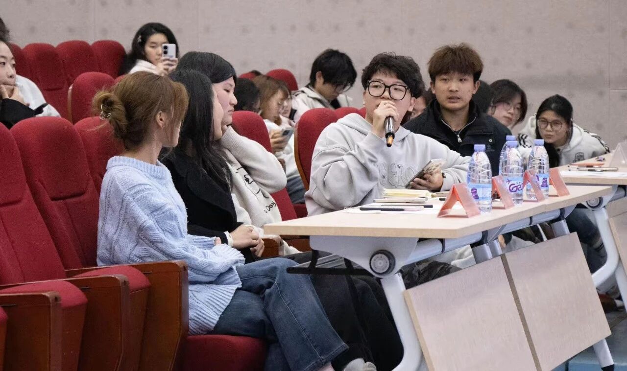 辩论赛2.jpg 辩论赛2.jpg