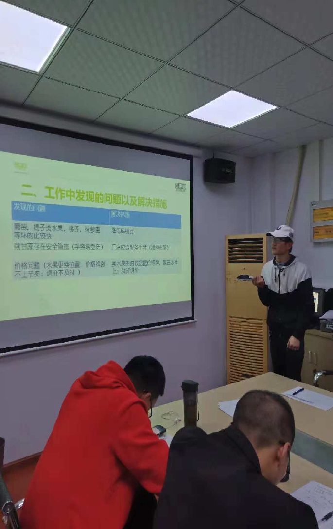 2叶胜在中期述职.jpg 2叶胜在中期述职.jpg