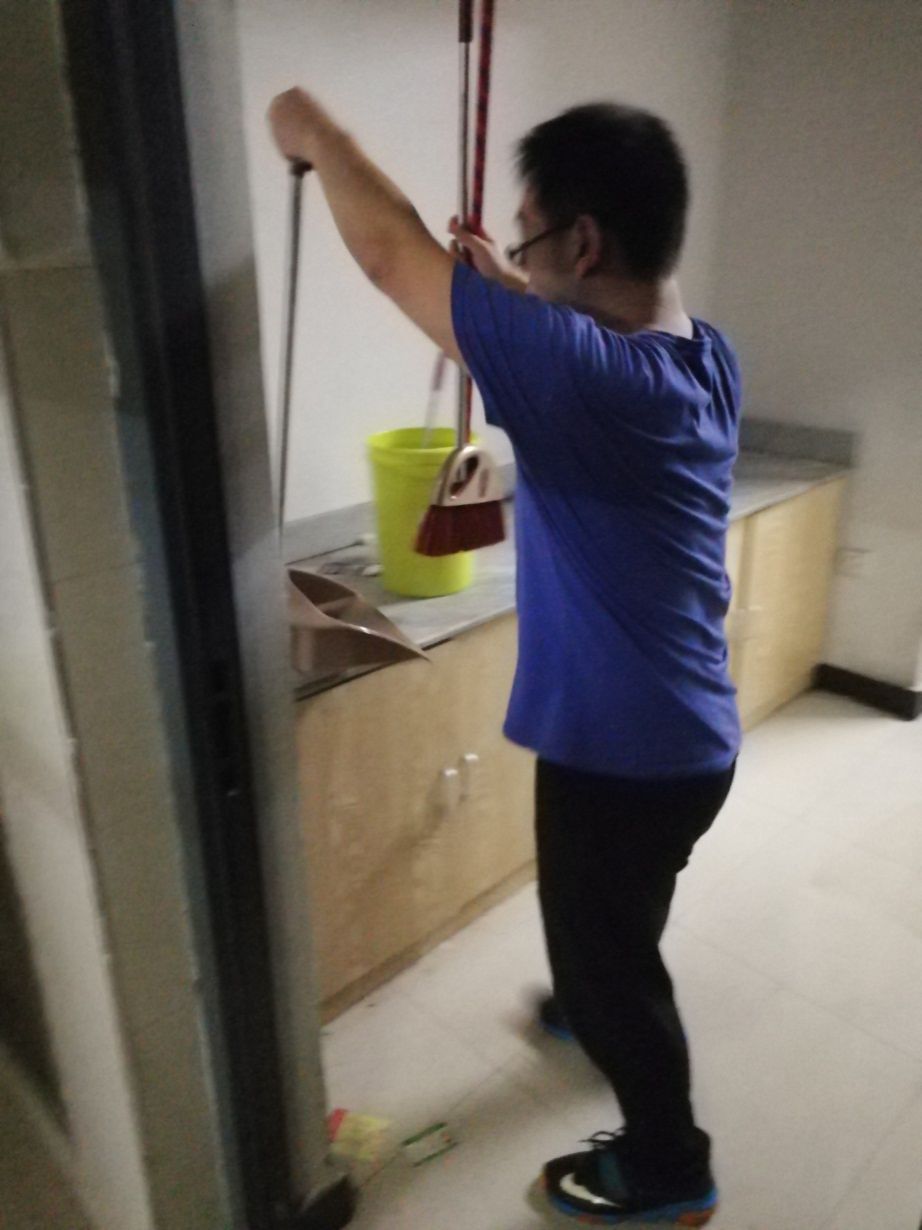 新生打扫卫生2.jpg 新生打扫卫生2.jpg
