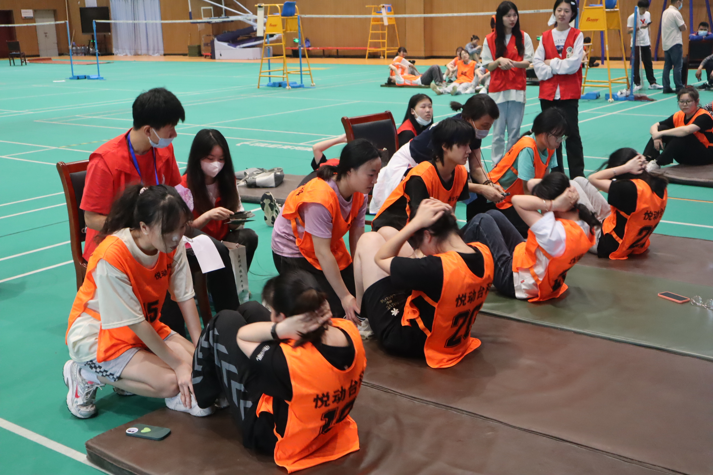 仰卧起坐2.JPG 仰卧起坐2.JPG