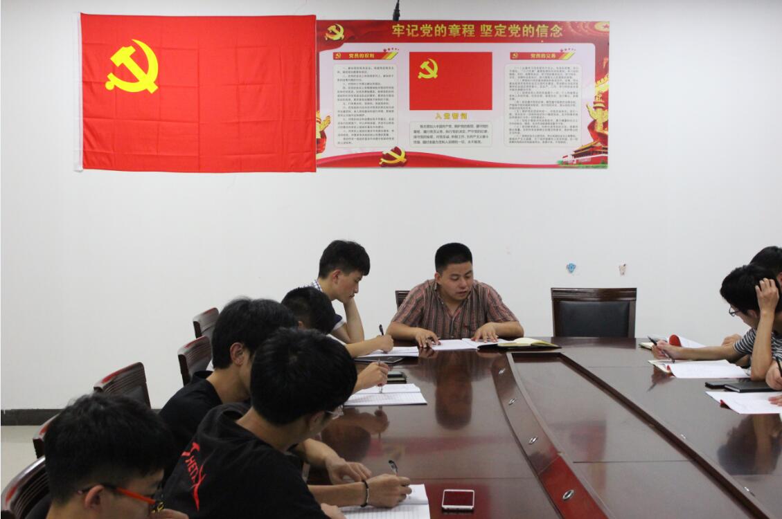 团十八大交流会2.jpg 团十八大交流会2.jpg